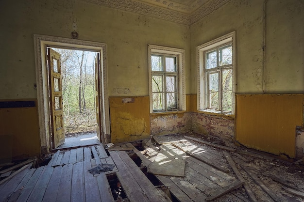 Foto casa abbandonata della cultura vicino a chernobyl