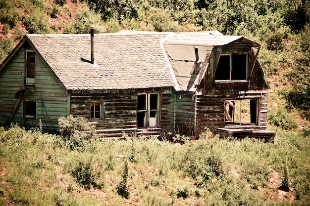 Photo abandoned houses on field