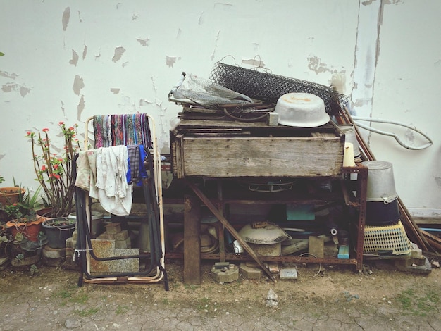 Photo abandoned objects outside house