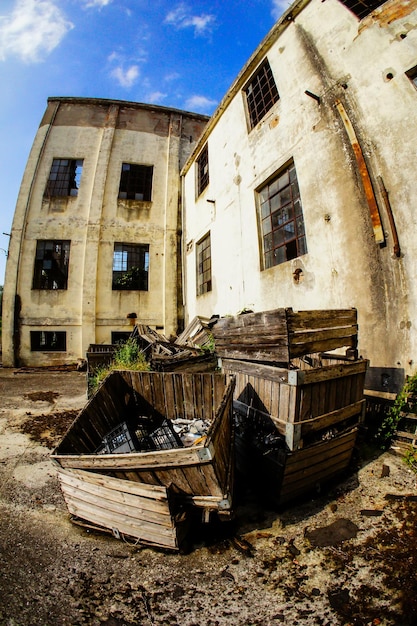 イタリア ベネト州の放棄された古い台無しにされた工業プラント