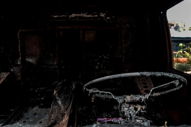 Photo abandoned rusty wheel