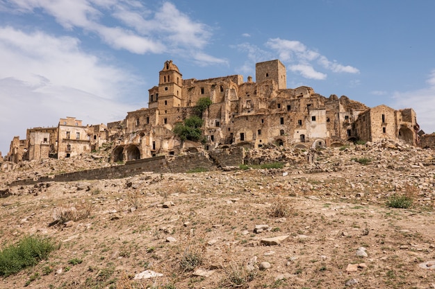 イタリア、バジリカータ州の放棄された村クラコ