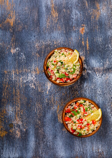 abbouleh salade couscous op het bord. Traditionele Midden-Oosten