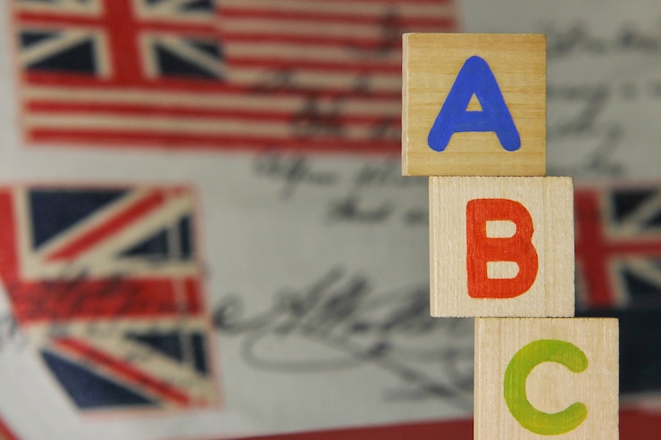 Photo abc-letters of the english alphabet on wooden cubes