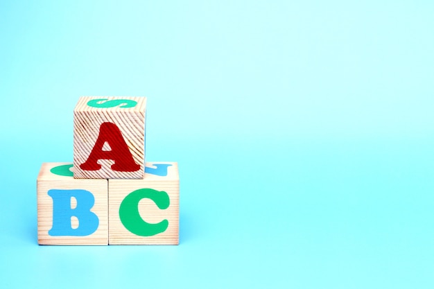 ABC letters op houten blokken