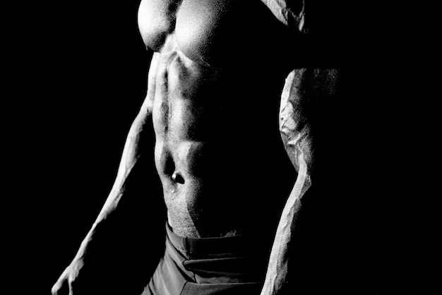 The abdominal muscles shows a young athlete