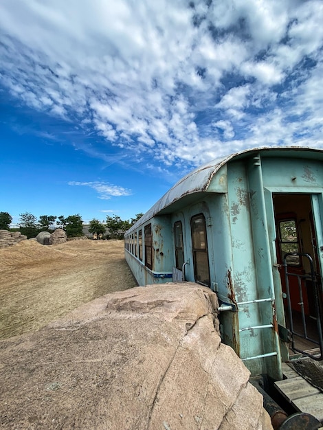 Photo abdonnend train structure in the dessert