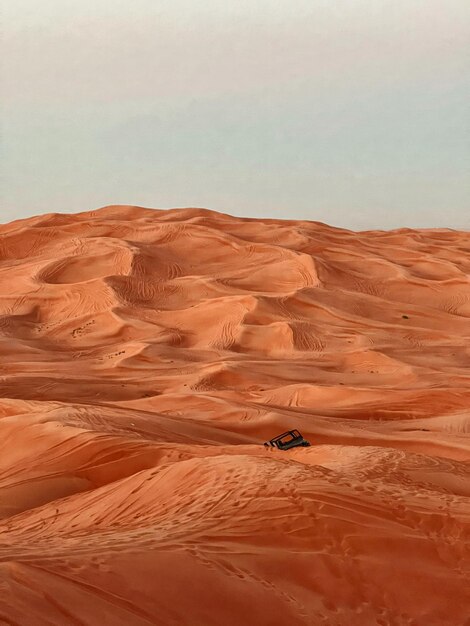 Photo abondoned car in desert