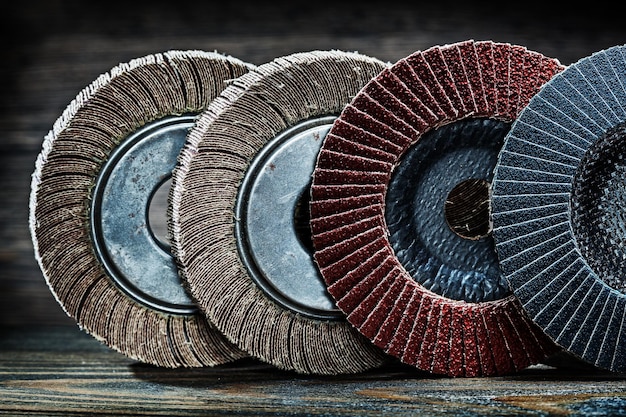 Abrasive polishing discs set