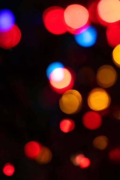 Абстрактный фон с красочным сверкающим боке на темном фоне Концепция праздника