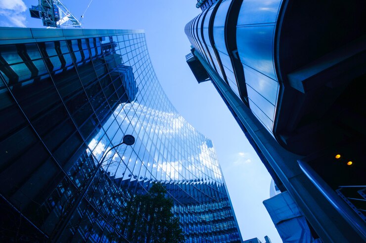 Abstract bedrijfskantoorgebouw in Londen