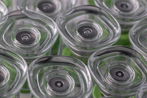 Abstract beeld van medisch plastic en stalen productonderdeel, gemaakt van spuitgietmachines