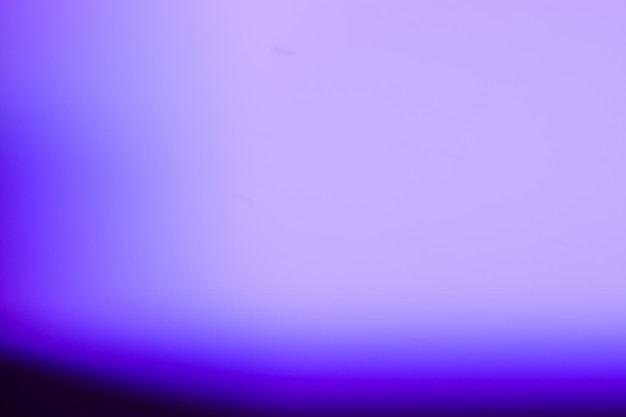 Фото Абстрактный черный фиолетовый градиентный фон или концептуальная текстура для ваших баннеров, плакатов и графики