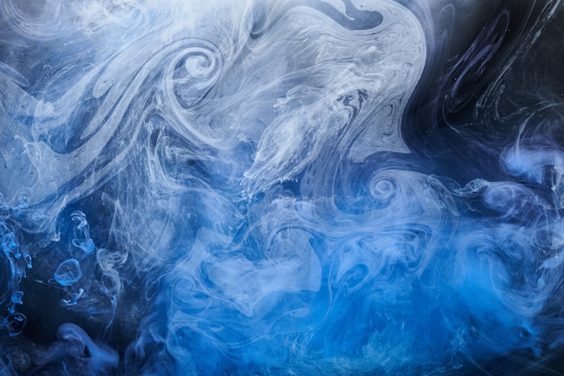 Абстрактный фон синий океан. Подводный клубящийся дым, яркие морские обои, волна краски в воде