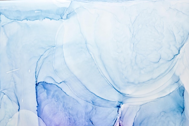 抽象的な青紫インクの水彩画の背景、水中のペンキの汚れや斑点、豪華な液体液体アートの壁紙、大理石の質感
