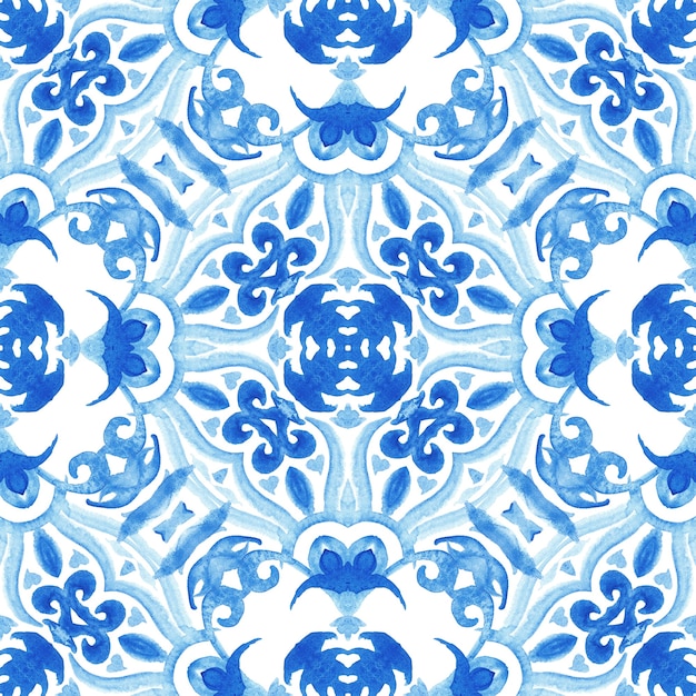 Foto modello ornamentale senza cuciture delle mattonelle dell'acquerello disegnato a mano astratto blu e bianco. trama di lusso elegante per tessuto e sfondi