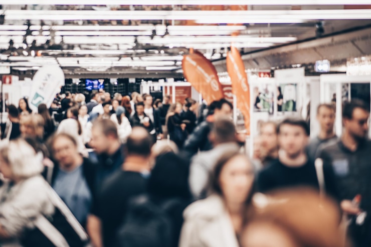 Photo abstract blurred people at exhibition hall of expo event trade show business convention show or job