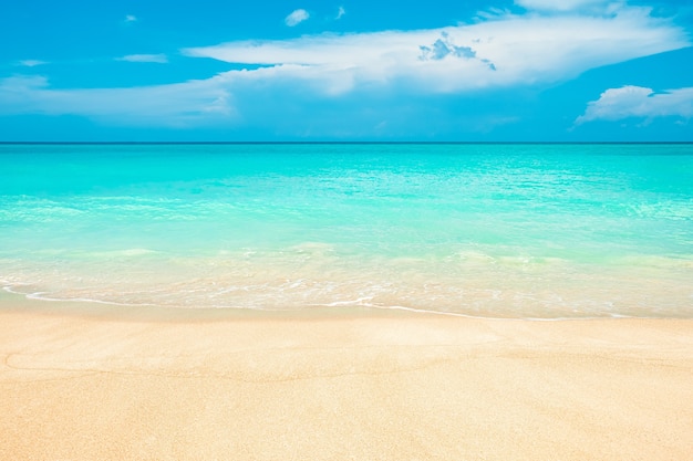 写真 抽象的なぼやけた海岸の背景