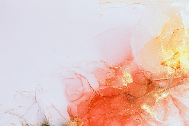 Абстрактный яркий блестящий цветной жидкий фон, нарисованная вручную алкогольная живопись с золотыми полосами, текстура техники жидких чернил для дизайна фона с высоким разрешением