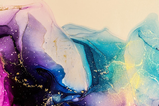 Абстрактный яркий блестящий цветной жидкий фон, нарисованная вручную алкогольная живопись с золотыми полосами, текстура техники жидких чернил для дизайна фона с высоким разрешением
