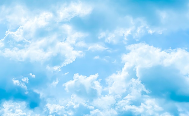 空と雲の抽象的な曇りの背景美しい自然の縞。美しい自然の風景