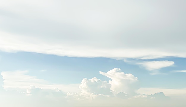 抽象的な曇りの背景空とcloudsxA美しい自然の風景の美しい自然の縞