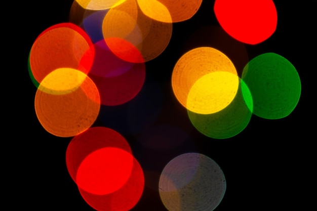 Il bokeh variopinto astratto accende il fondo, luci di natale vaghe per la foto della decorazione di festa