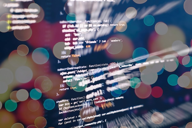 Foto script di computer astratto su big data e database blockchain. codice di programmazione per sviluppatori software. mining programma di processo di criptovaluta sul pc display. utilizzo del software.