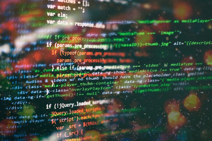 Photo 關於大數據和區塊數據庫的抽象電腦脚本. 軟件開發者編程代碼. 顯示 pc 上的加密貨幣流程程式. 使用軟件.