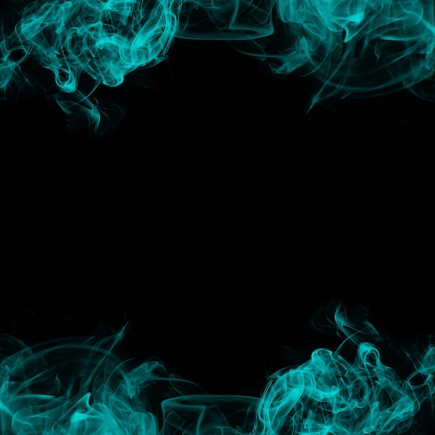 Абстрактная голубая рамка дыма на черном фоне