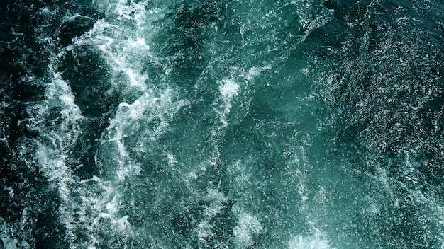 Фото Абстрактный темно-синий водопад волны воды фоновой текстуры