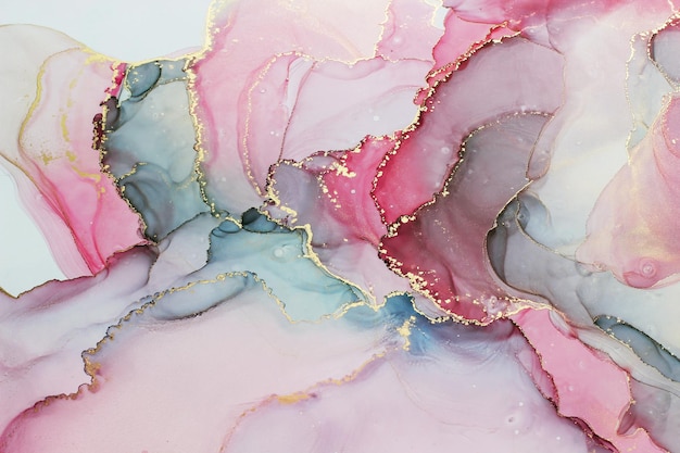 Абстрактный фон живописи жидкими чернилами в розово-голубых тонах с золотыми вкраплениями
