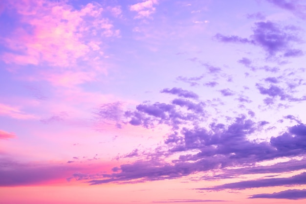 抽象的な未来的な地球。未来の美しい色の夕焼け雲空の背景。