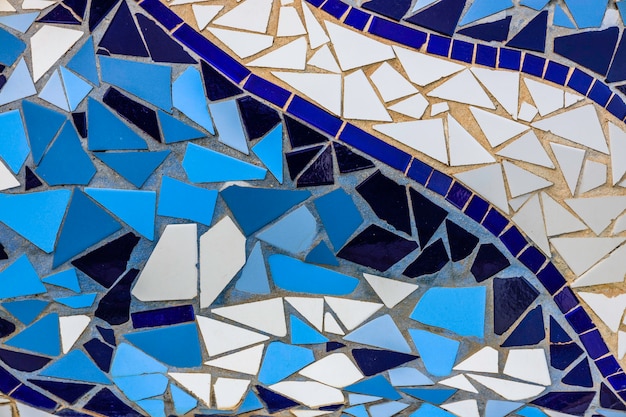 セラミック青いタイルモザイクの抽象的な幾何学的な背景