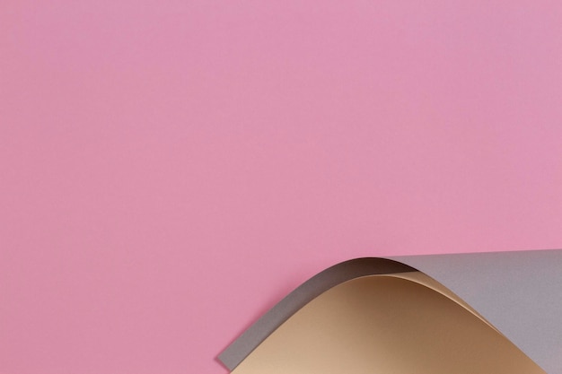 Фото Абстрактная геометрическая форма пастельных розовых бежевых и серых цветов бумажного фона