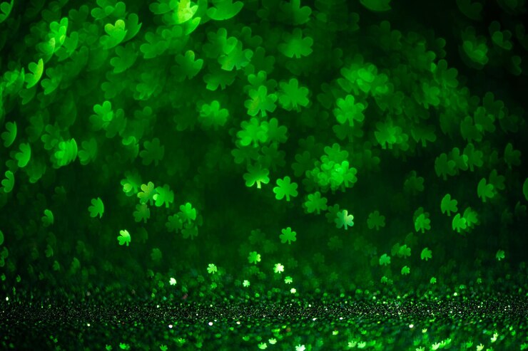 Photo abstract green background with clover highlights spring summer background st patricks day