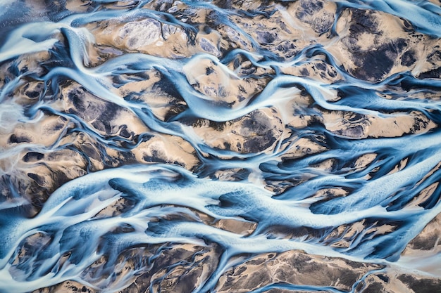 아이슬란드 고원에서 여름에 녹는 추상 아이슬란드 빙하 강