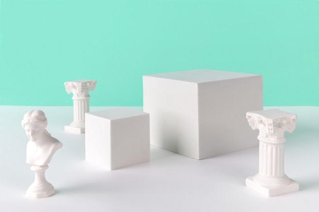 製品展示と石膏古代彫刻のための抽象的なモックアップ表彰台