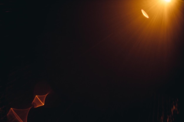 Foto abstract natuurlijke zonnevlammen op het zwart