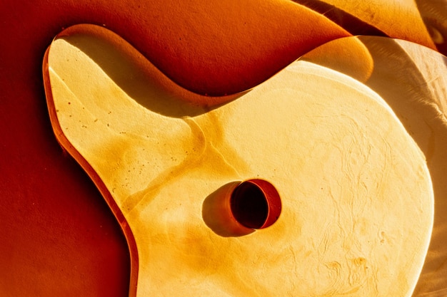 추상 유화 크리에이 티브 젖은 액체 삽화 유체 예술 Blob 및 종이 질감에 방울 오렌지 노란색과 흰색 색상