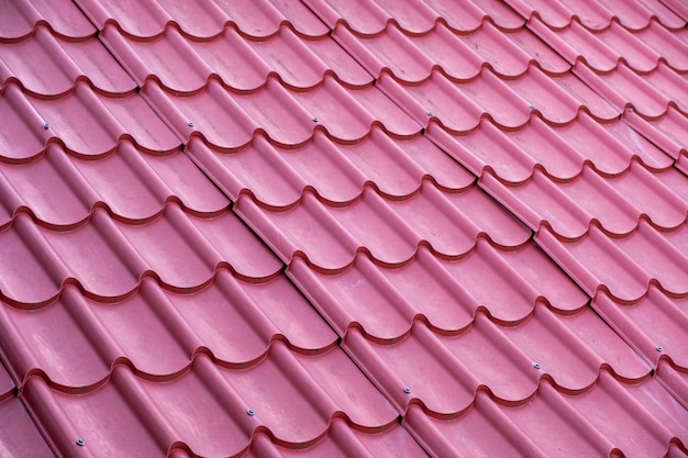 赤い屋根瓦の抽象的なパターン