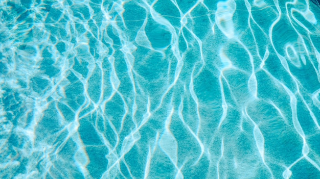 Абстрактная вода в бассейне Пульсация каустики дна бассейна и поток с фоном волны поверхности синего бассейна