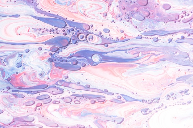 抽象的な紫色のアクリルを注ぐ液体大理石の表面のデザイン