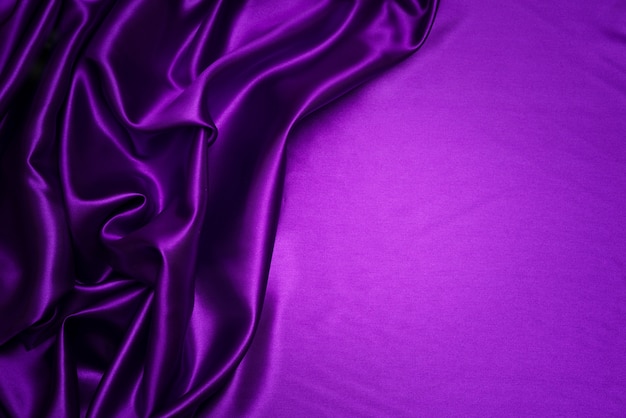 抽象的な紫色のドレープ布、ダークバイオレットファブリックの背景