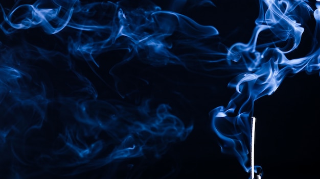 抽象的な煙の写真ダークブルー水と色とインクスプラッシュ