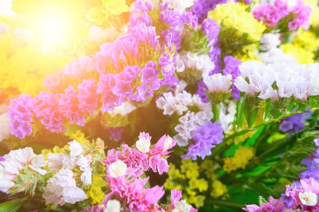 明るい​色とりどり​の​花​で​抽象的​な​夏​の​背景