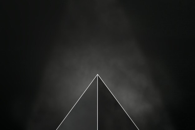 抽象的な三角形の台座
