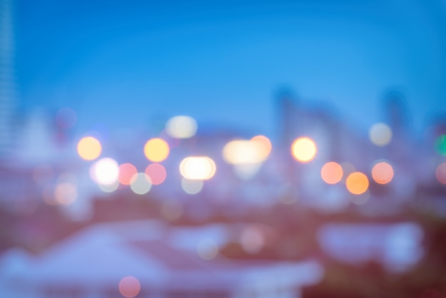 Foto bokeh urbano astratto della luce notturna