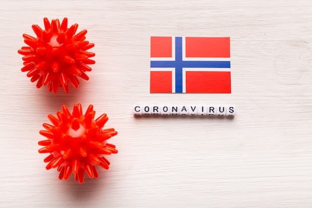 Abstract virusstammodel van 2019-ncov midden-oosten ademhalingssyndroom coronavirus of coronavirus covid-19 met tekst en vlag noorwegen op witte achtergrond.