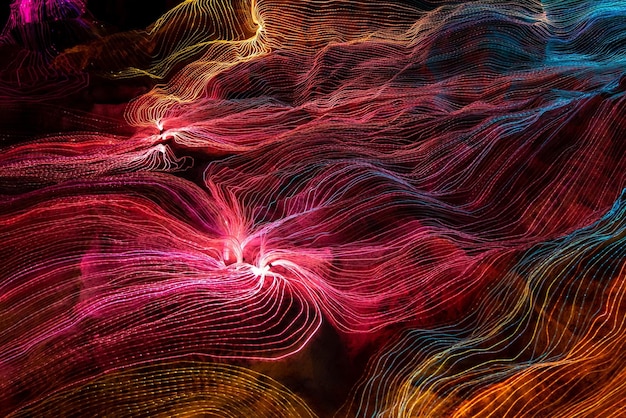 ネットワークドットと暗い背景を結ぶデジタル織り線の抽象的な波